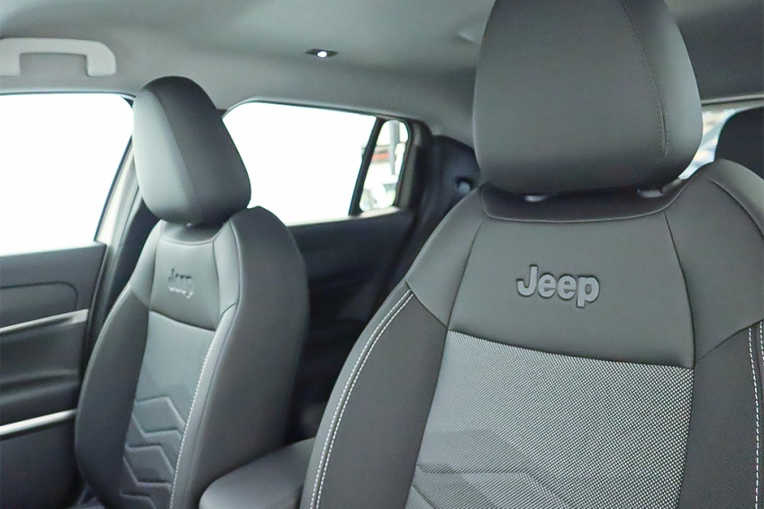 Jeep AVENGER MHEV SUMMIT