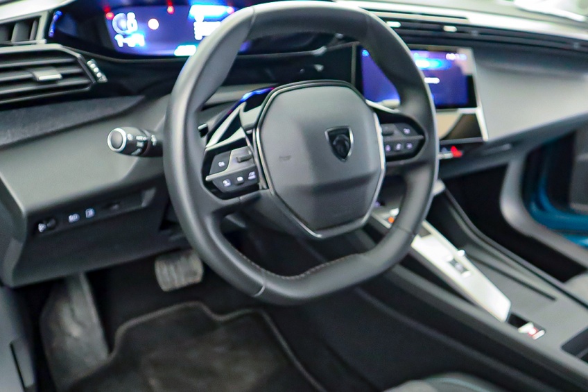 Peugeot 408 ALLURE PLUG-IN HYBRID e-EAT8