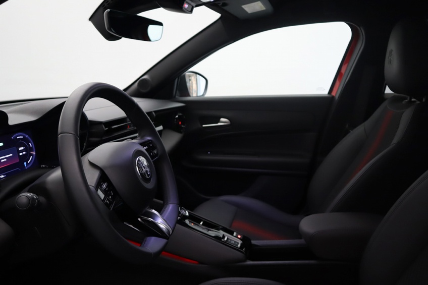 Alfa Romeo Junior Elettrica Speciale 156Cv 50kWh FWD