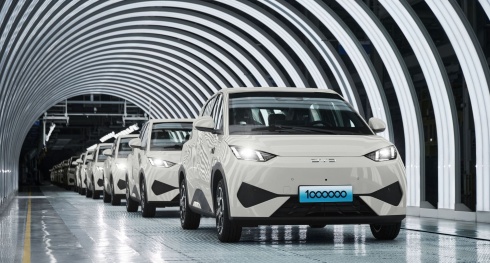 BYD DOLPHIN SURF celebra a produ��o da milion�sima unidade !