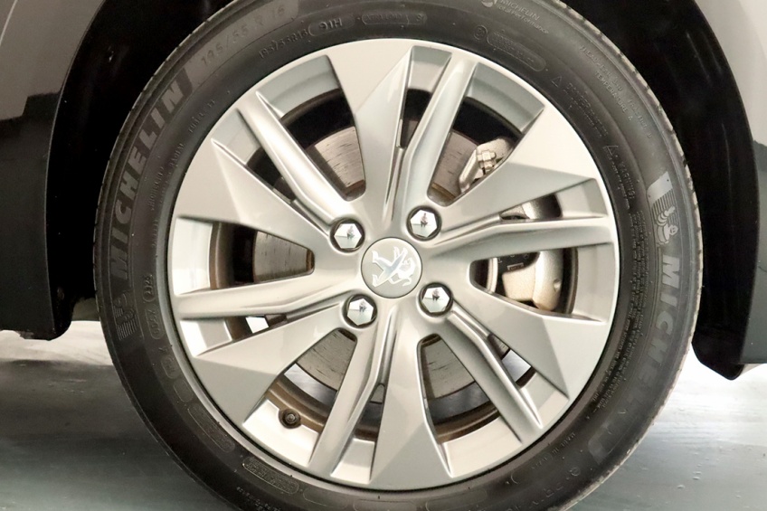 Peugeot e-208 Allure Pack 50 KWh 136 Cv