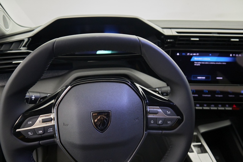 Peugeot 408 Allure Plug-In Hybrid