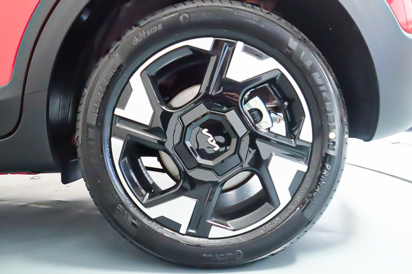 Kia STONIC 1.0T-GDi 6MT DRIVE