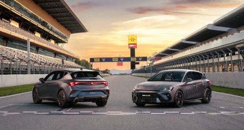 Da pista para a estrada: os novos CUPRA Leon VZ TCR e CUPRA Leon VZ Extreme 325 levam o esp�rito da competi��o para as ruas.