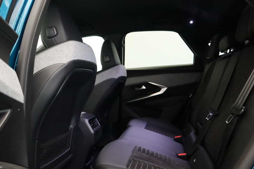 Peugeot E-3008 GT EL�TRICO 210CV 157KW BATERIA 73KWh