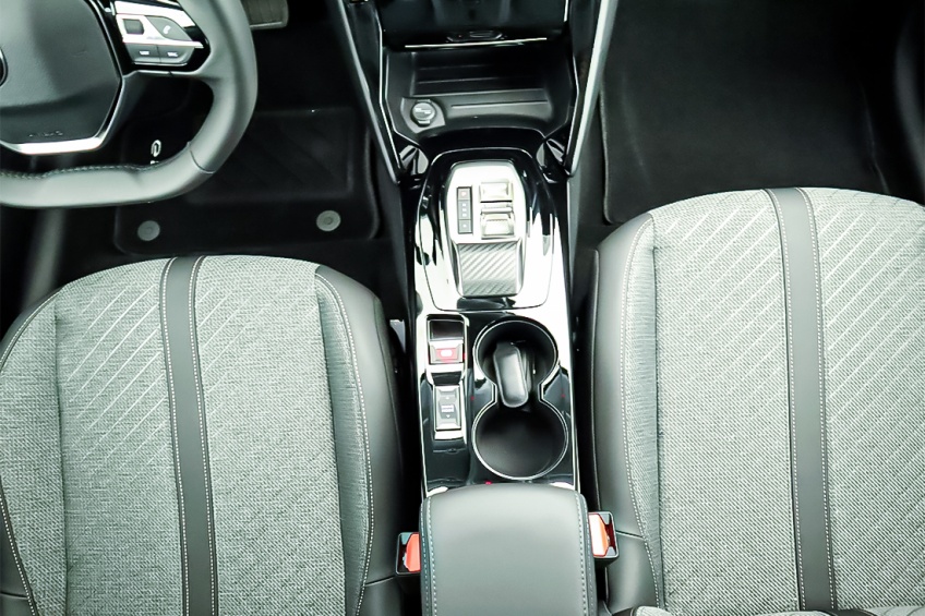 Peugeot E-208 ALLURE ELETRICO 156CV - BATERIA 51 KWH