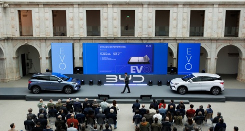 Novo BYD ATTO 3 EVO redefine o segmento dos SUV familiares el�tricos com at� 510 km de autonomia e carregamento de 220 kW