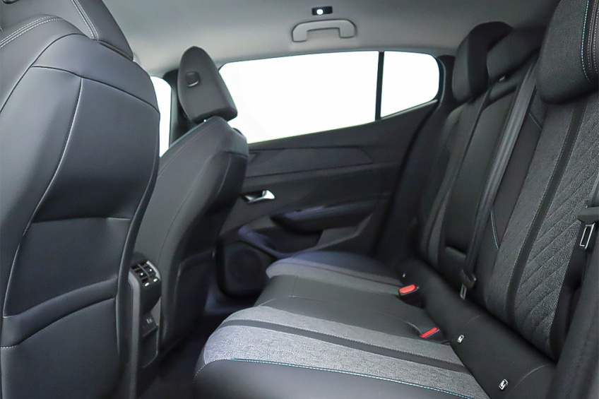 Peugeot 408 ALLURE PLUG-IN HYBRID e-EAT8