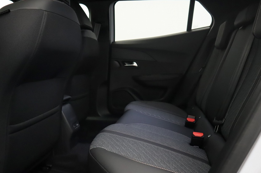 Peugeot E-2008 ALL 156CV(115KW)-BATERIA 54KWH