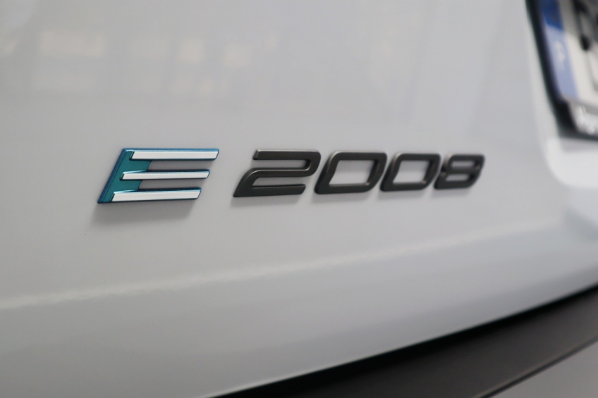 Peugeot E-2008 ALL 156CV(115KW)-BATERIA 54KWH