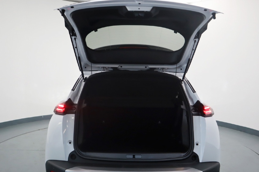 Peugeot E-2008 ALL 156CV(115KW)-BATERIA 54KWH