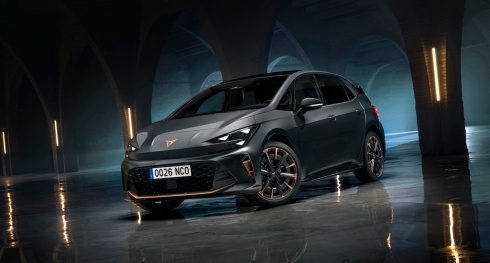 Novo CUPRA Born traz desempenho eletrizante com um novo design marcante, interiores melhorados e mais tecnologia