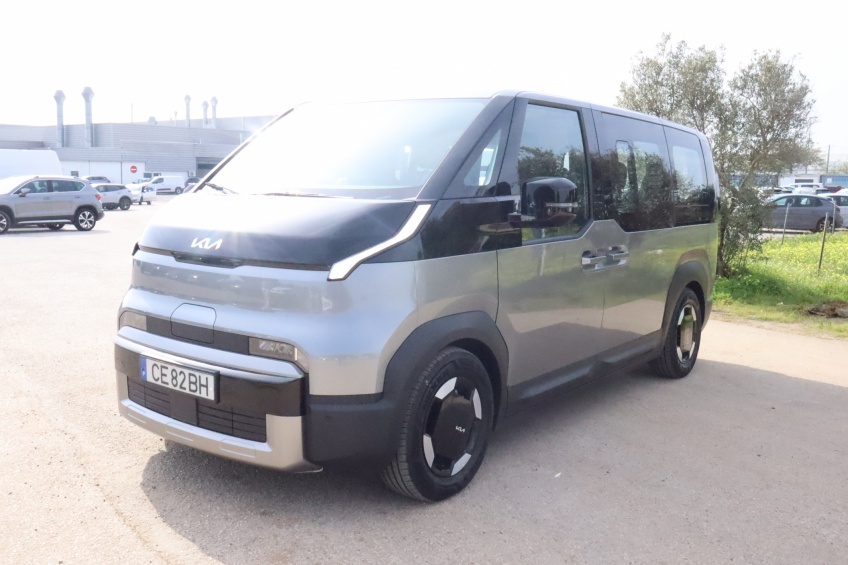 Kia PV5 PASSENGER 71,2 kWh 5L + V2L