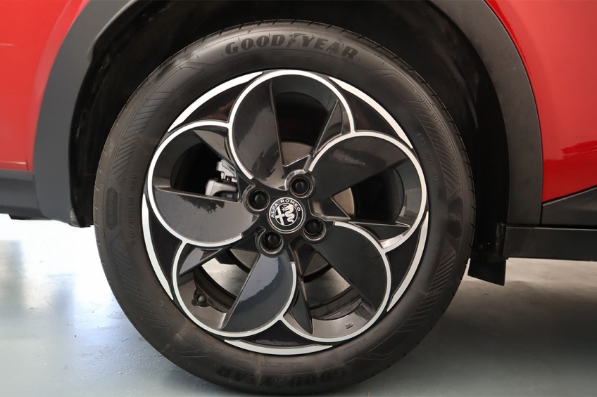 Alfa Romeo Junior Elettrica Speciale 156Cv 50kWh FWD