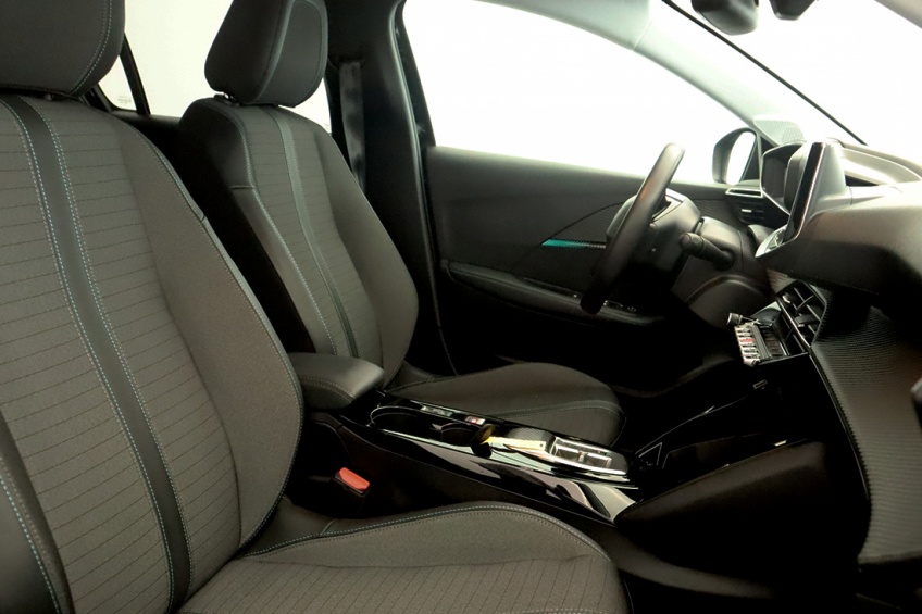 Peugeot e-208 Allure Pack 50 KWh 136 Cv