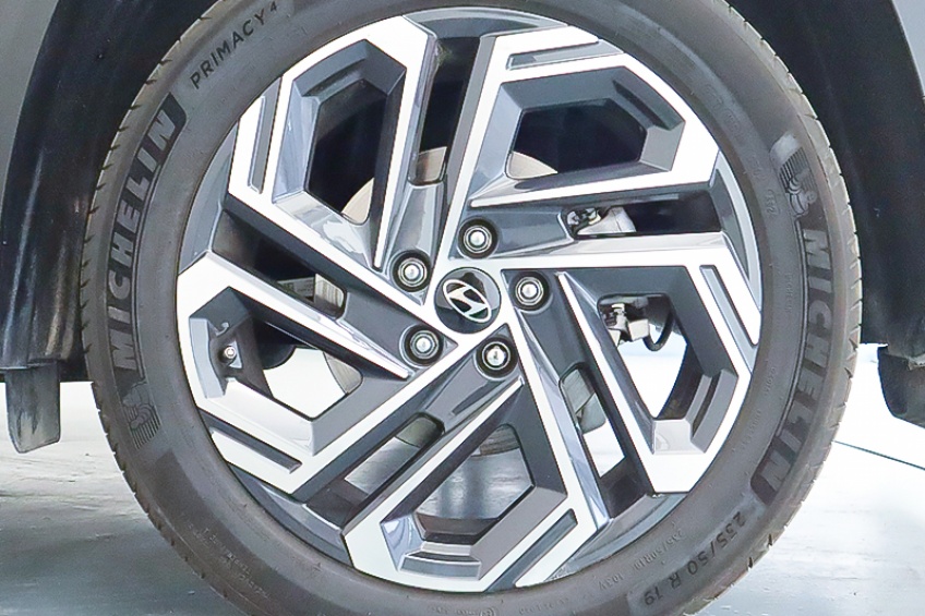 Hyundai TUCSON HYBRID