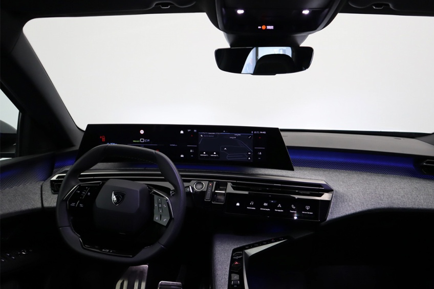 Peugeot E-3008 GT EL�TRICO 210CV 157KW BATERIA 73KWh