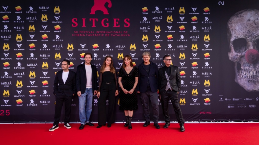 CUPRA faz hist�ria no Festival de Cinema de Sitges ao transmitir em direto as estreias de Vieja Loca (J.A. Bayona) e Se�uelo (Martha G. Ayerbe), vencedor do concurso The Dream Makers